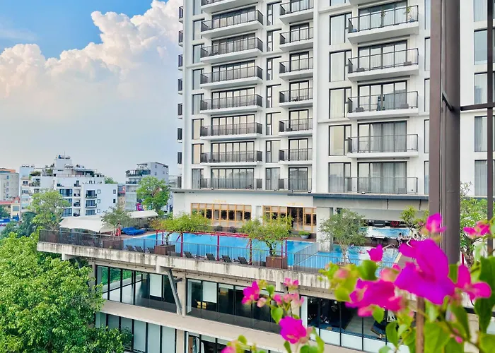 T98 Westlake Quang An - Tay Ho Center Garden View Studio!